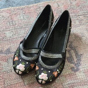 Roberto Vianni Floral Embroidered Black Flats